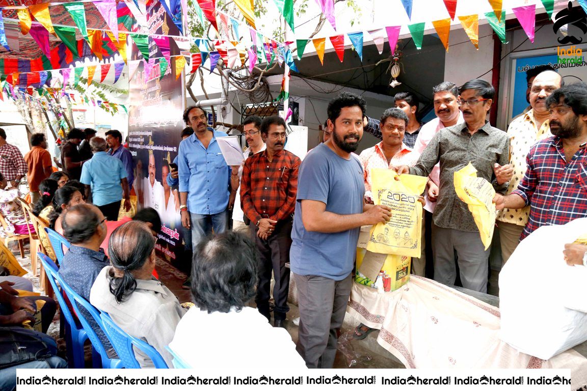 ChinnaThirai Actors distribute Free Dresses to the Poor and Needy