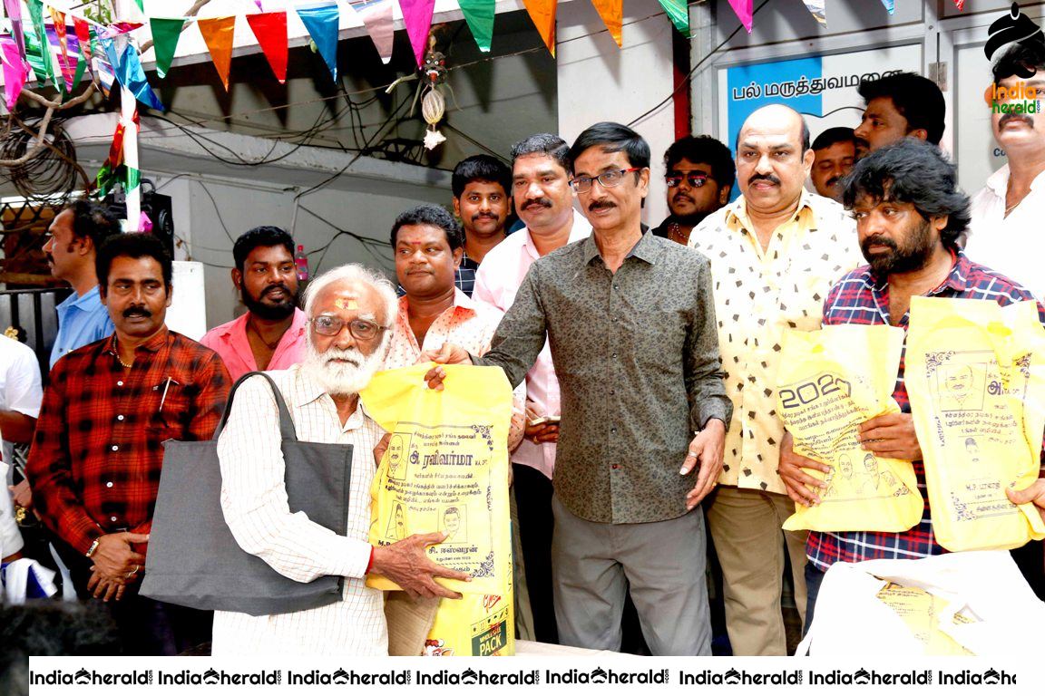 ChinnaThirai Actors distribute Free Dresses to the Poor and Needy