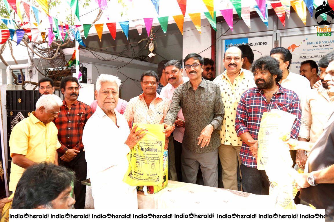 ChinnaThirai Actors distribute Free Dresses to the Poor and Needy