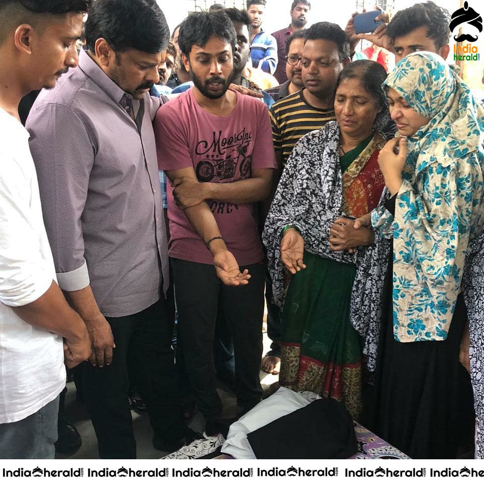 Chiranjeevi met his fans family who passed away