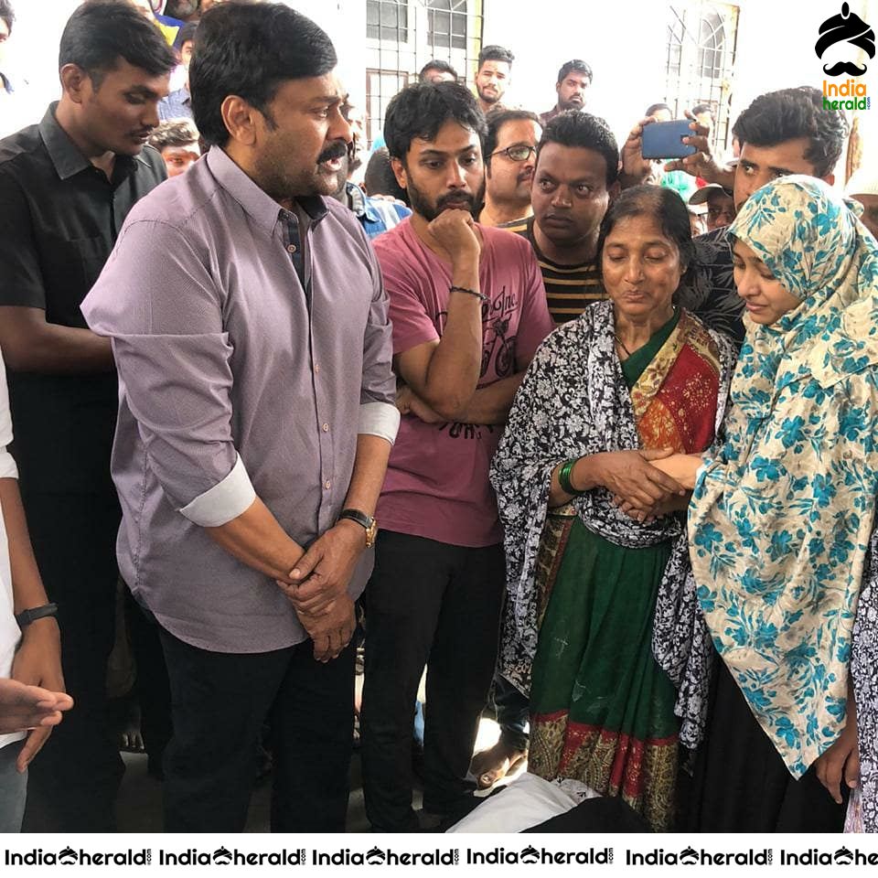 Chiranjeevi met his fans family who passed away