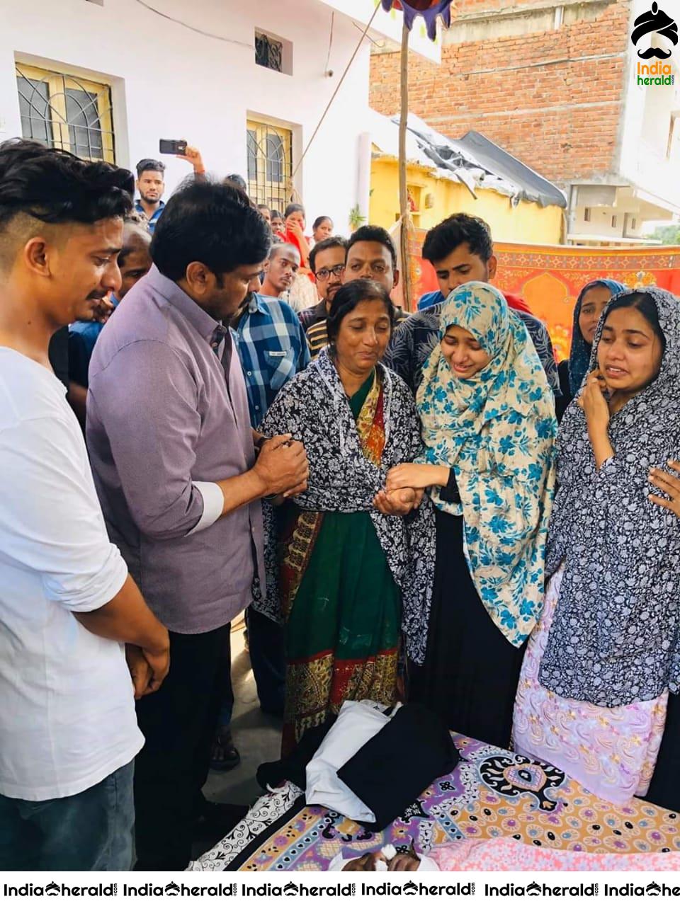 Chiranjeevi met his fans family who passed away