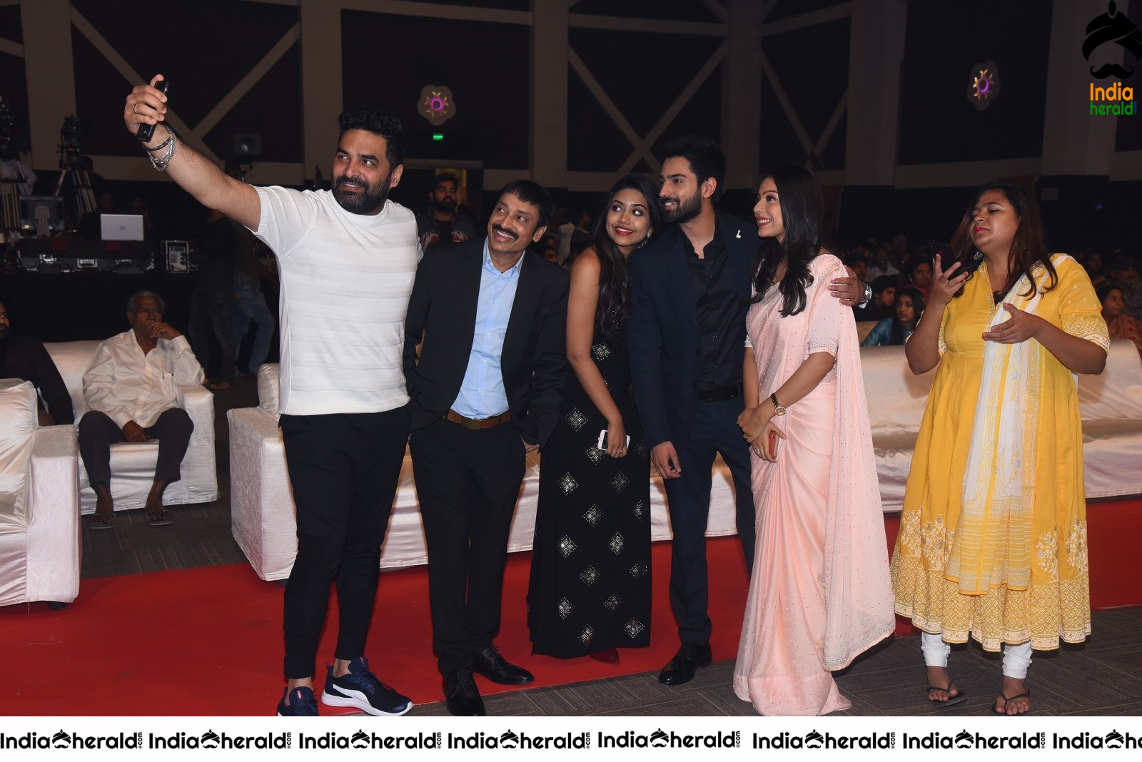 Choosi Choodangaane Movie Event Set 1