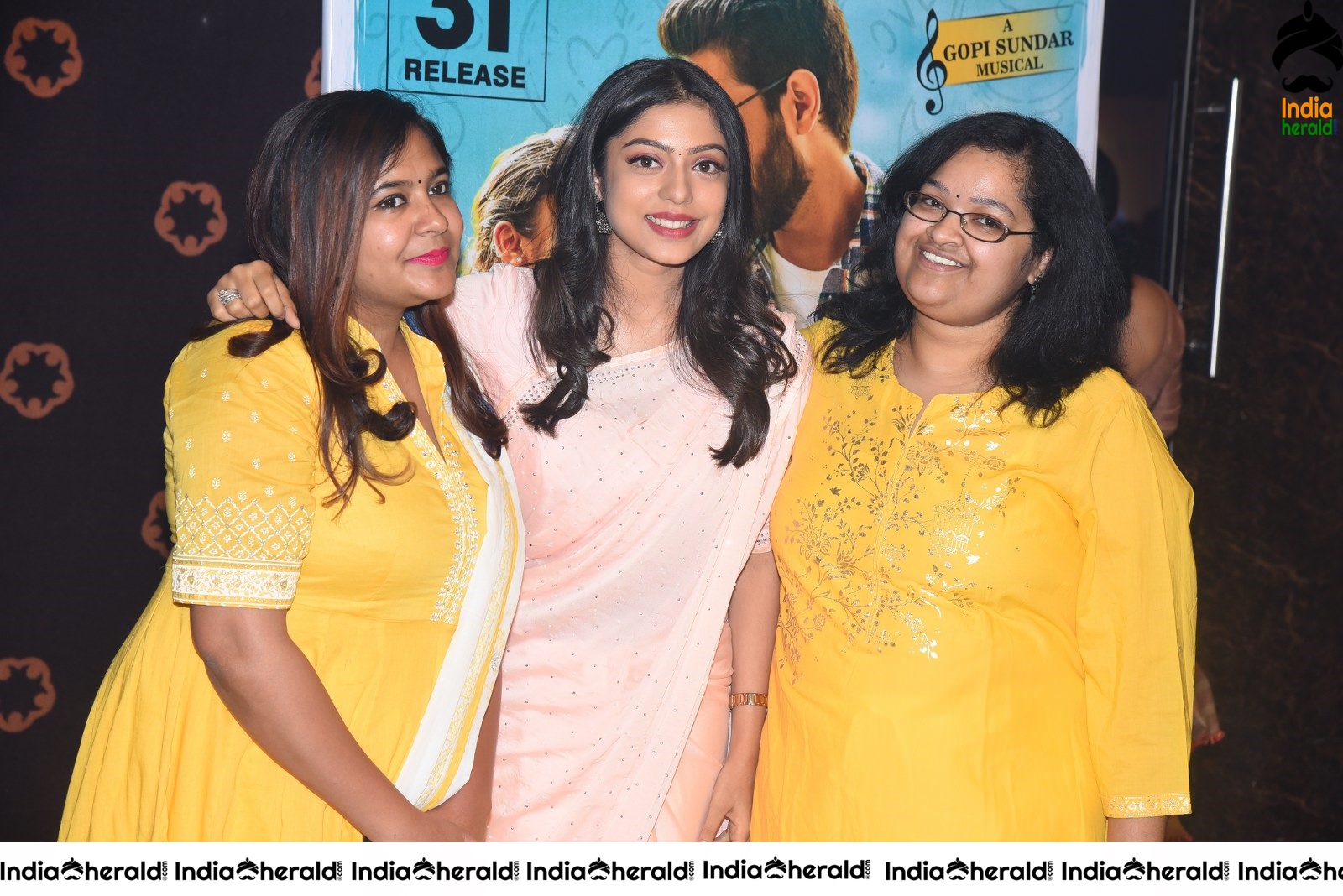 Choosi Choodangaane Movie Event Set 1