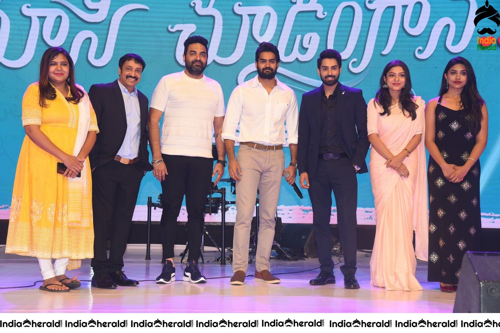Choosi Choodangaane Movie Event Set 4