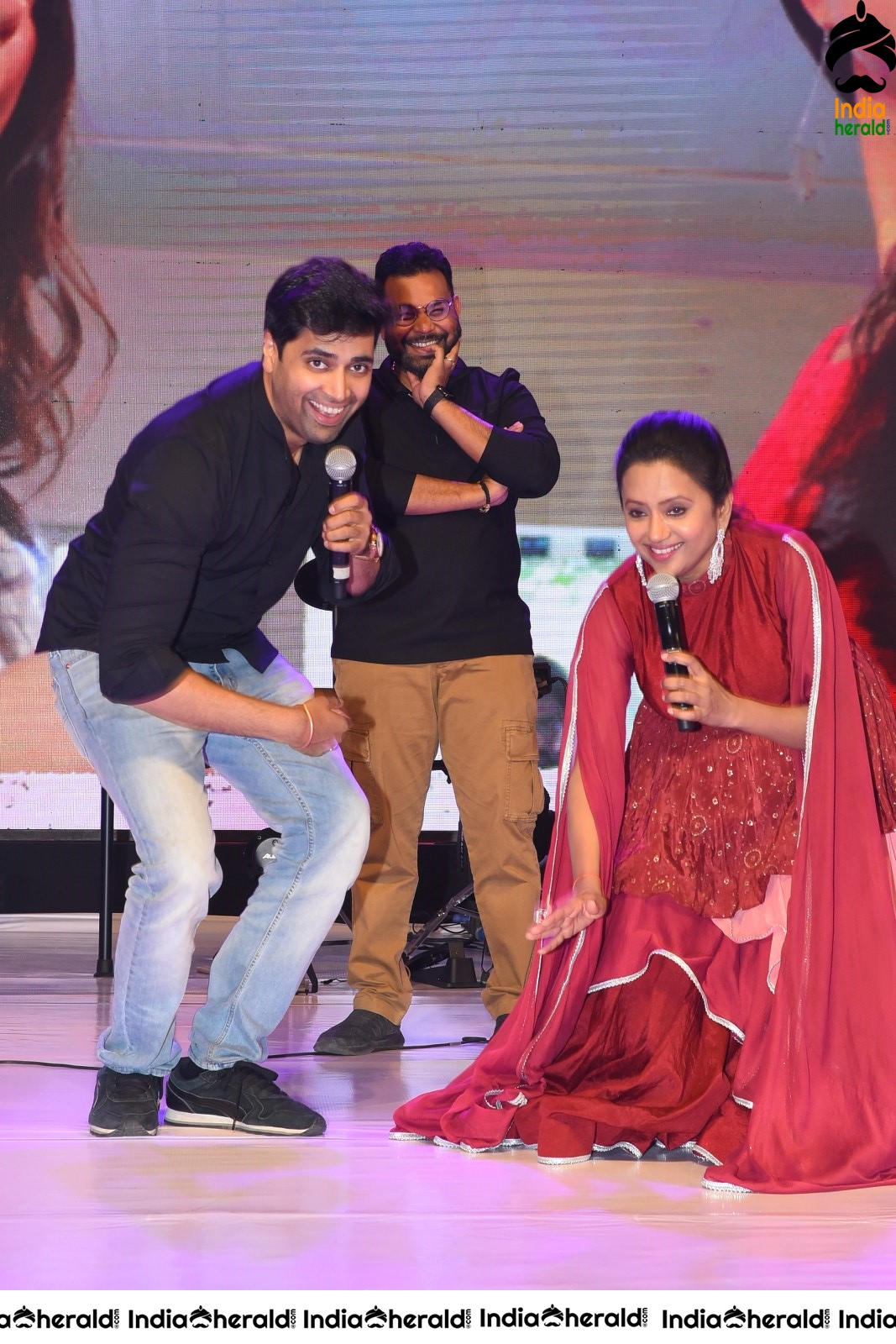 Choosi Choodangaane Movie Event Set 8