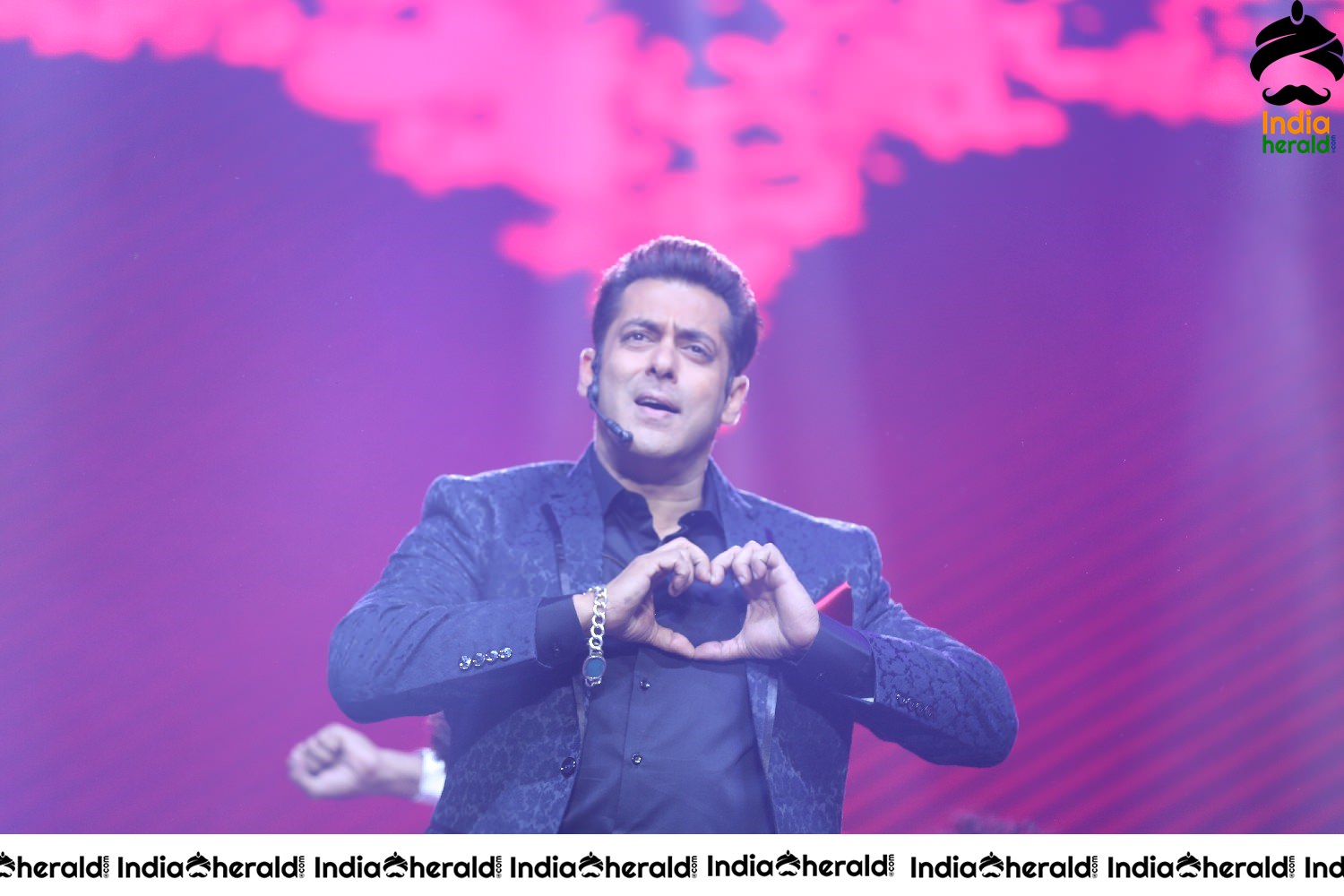 DaBangg Live in Concert Stills Set 1