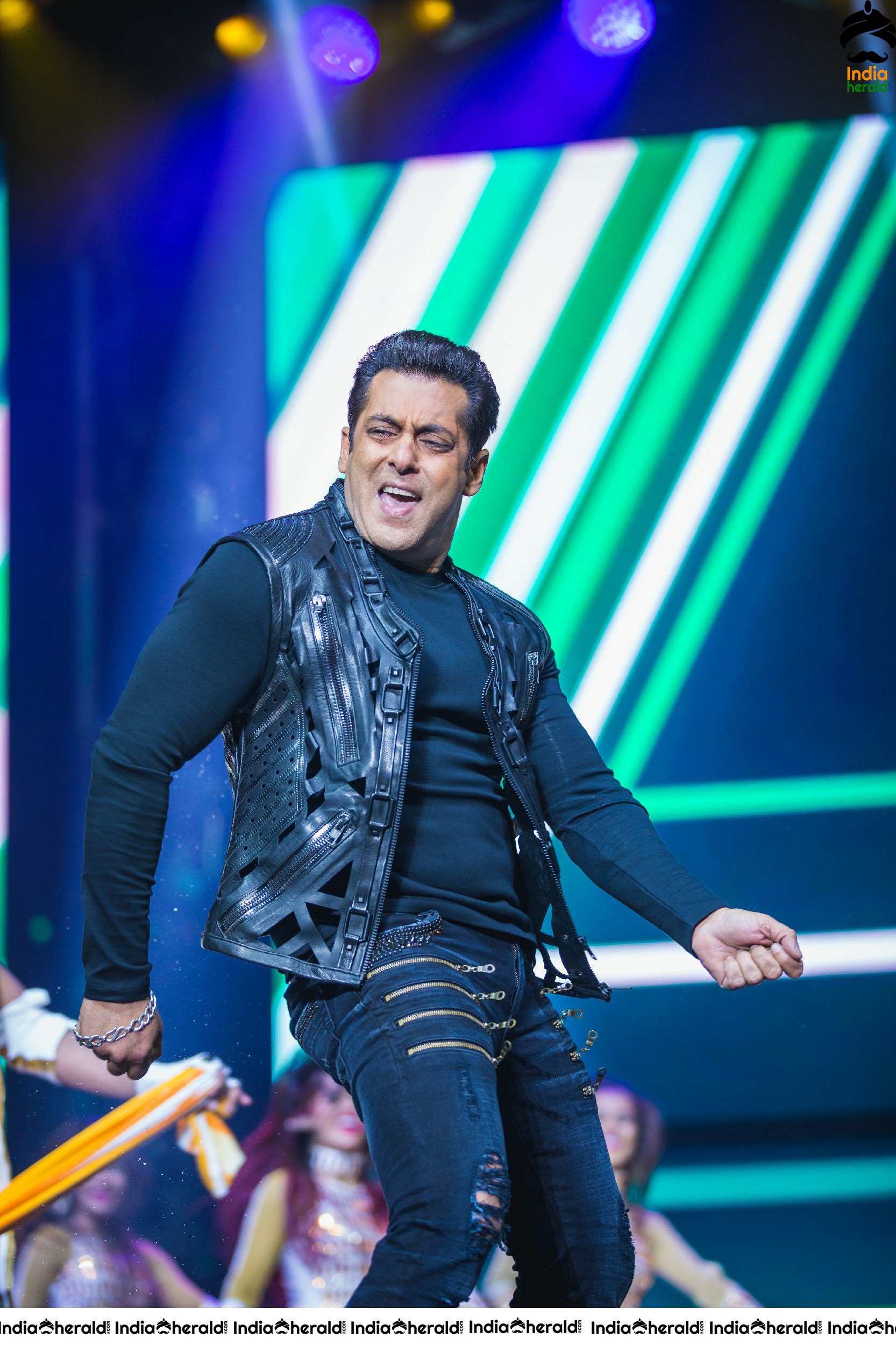 DaBangg Live in Concert Stills Set 1