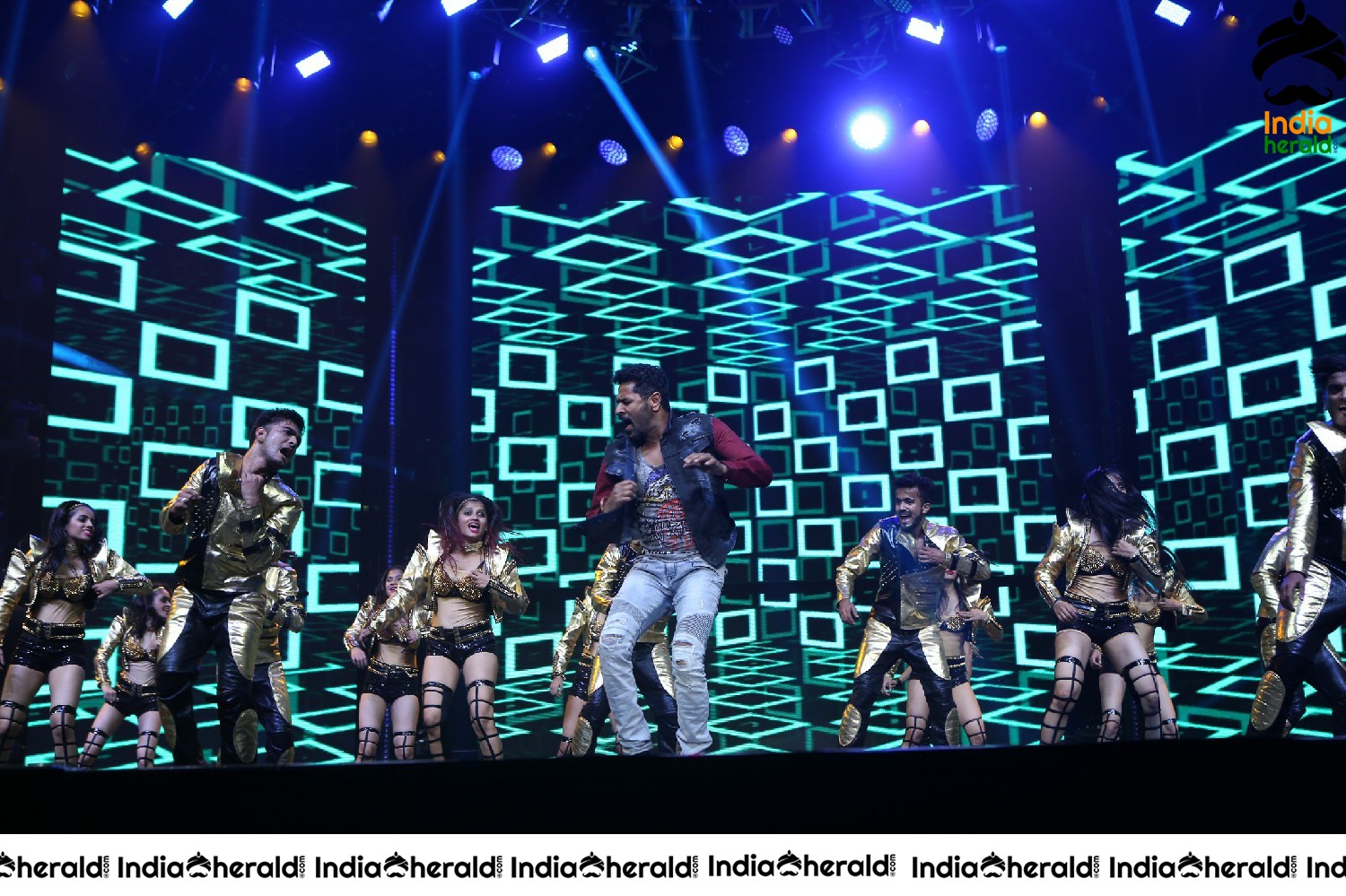 DaBangg Live In Concert Stills Set 2