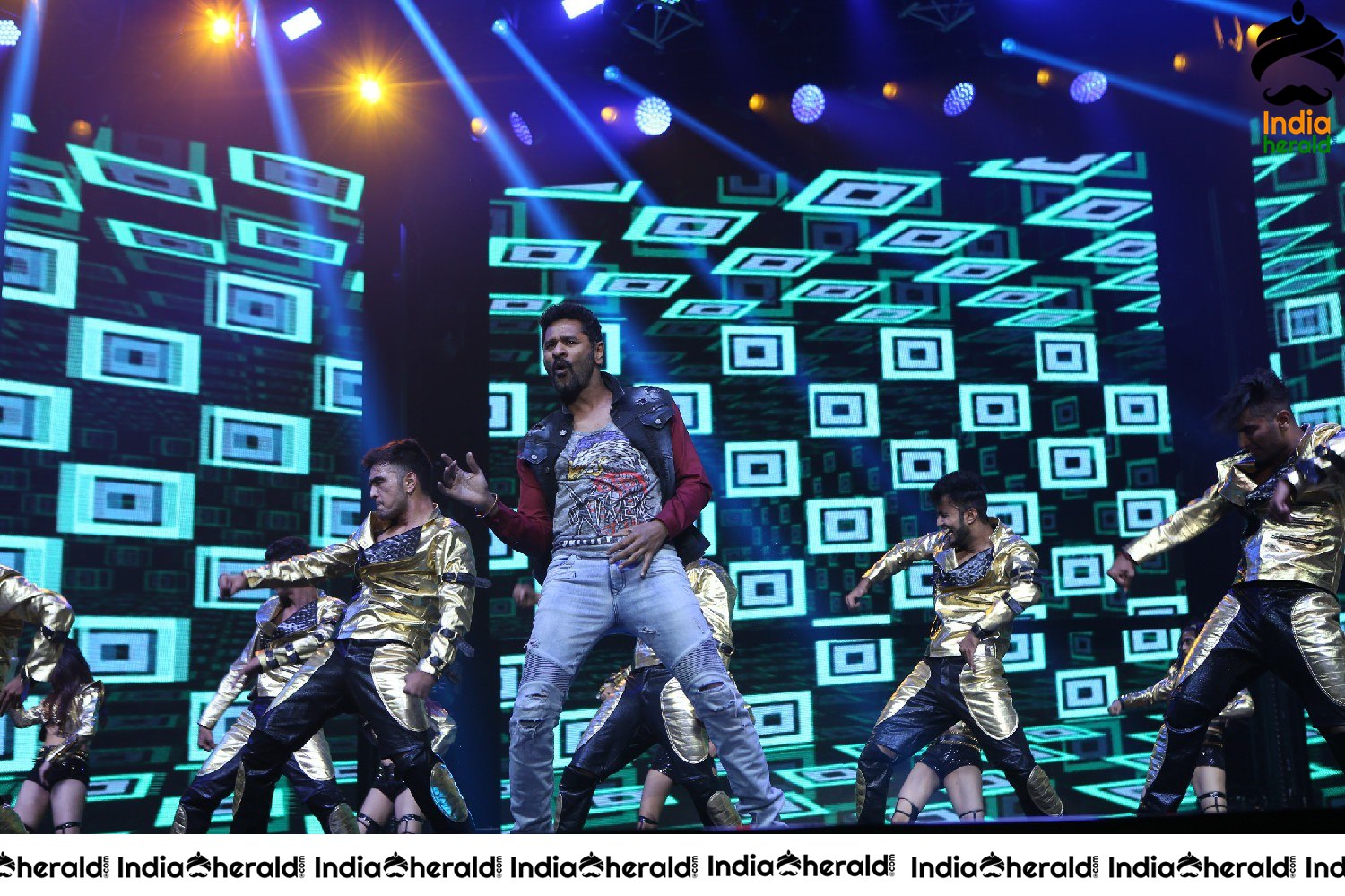 DaBangg Live In Concert Stills Set 2