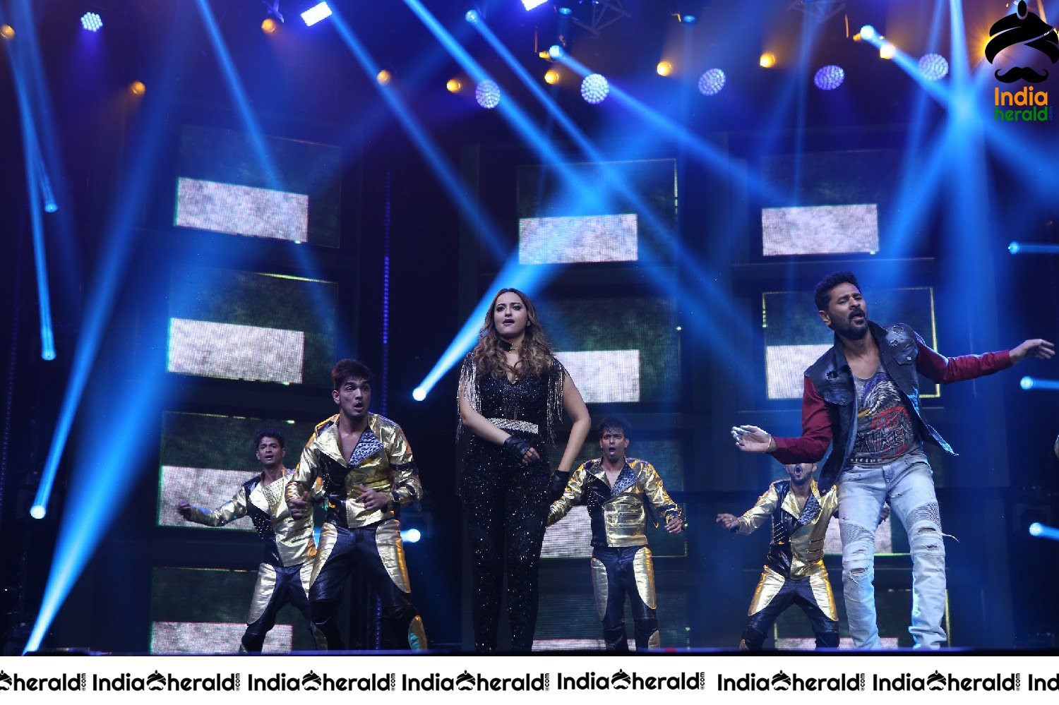 DaBangg Live In Concert Stills Set 2