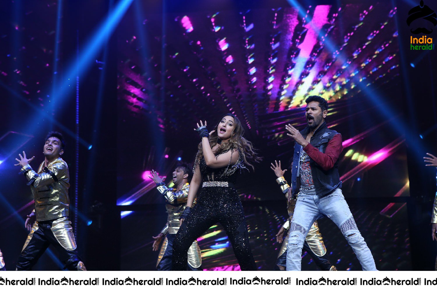 DaBangg Live In Concert Stills Set 2