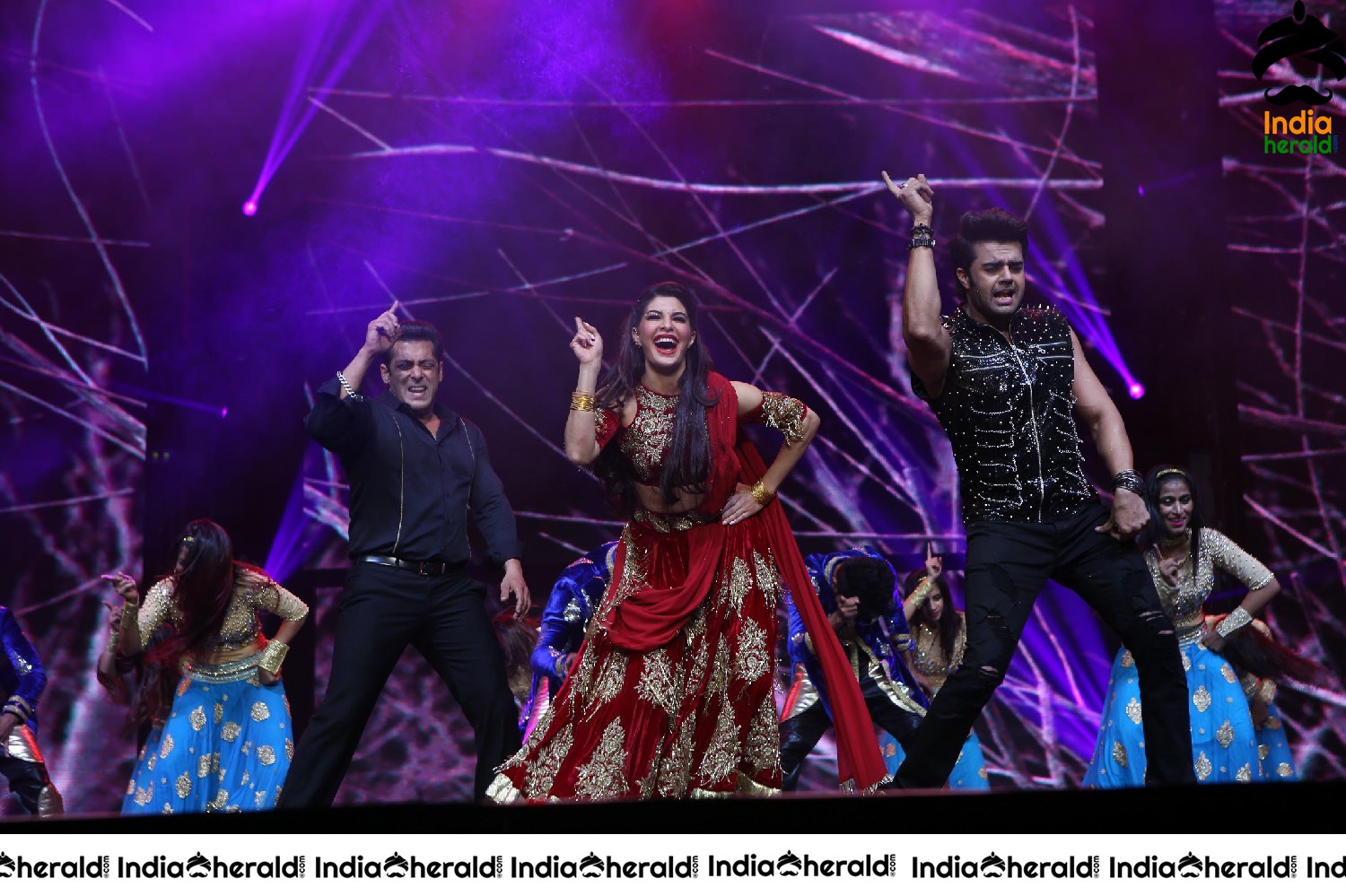 DaBangg Live In Concert Stills Set 3