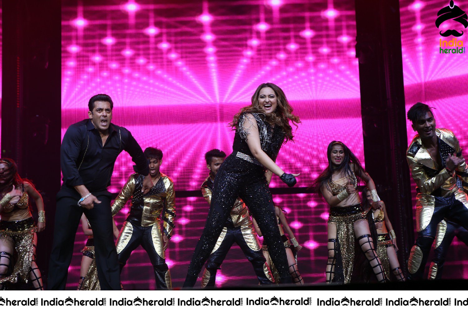 DaBangg Live In Concert Stills Set 3