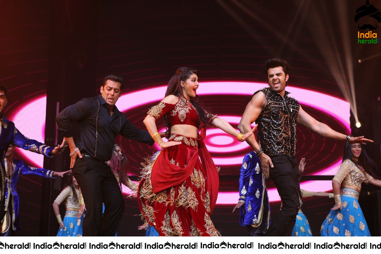 DaBangg Live In Concert Stills Set 3