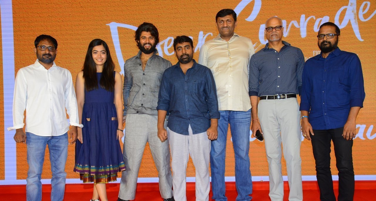 Dear Comrade Trailer Launch Set 1