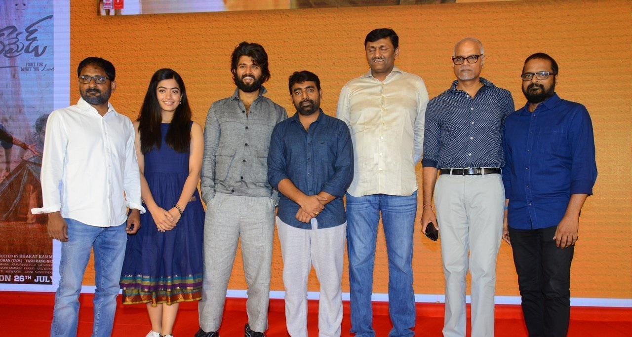 Dear Comrade Trailer Launch Set 1