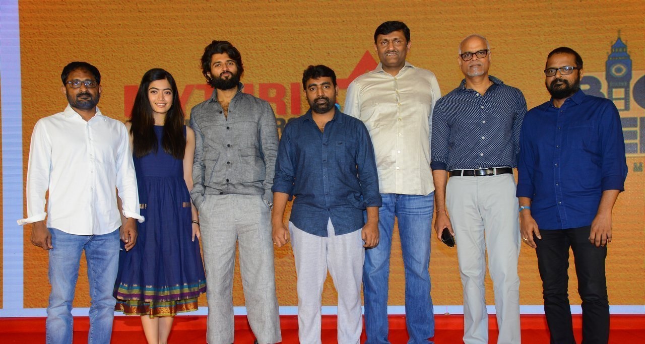 Dear Comrade Trailer Launch Set 1