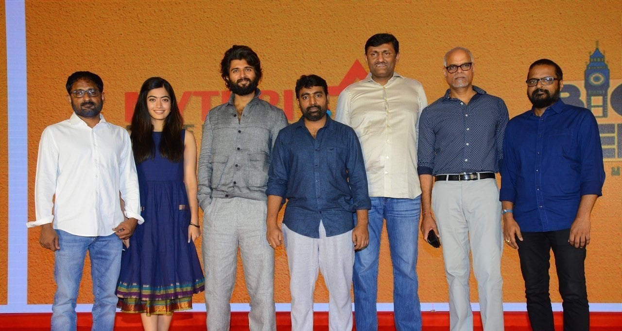 Dear Comrade Trailer Launch Set 1