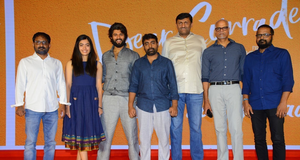 Dear Comrade Trailer Launch Set 1