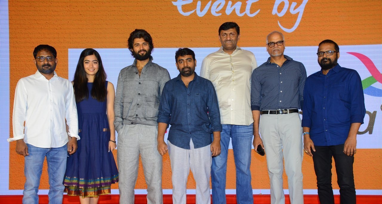 Dear Comrade Trailer Launch Set 1