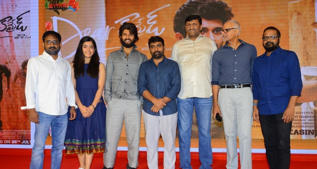 Dear Comrade Trailer Launch Set 1