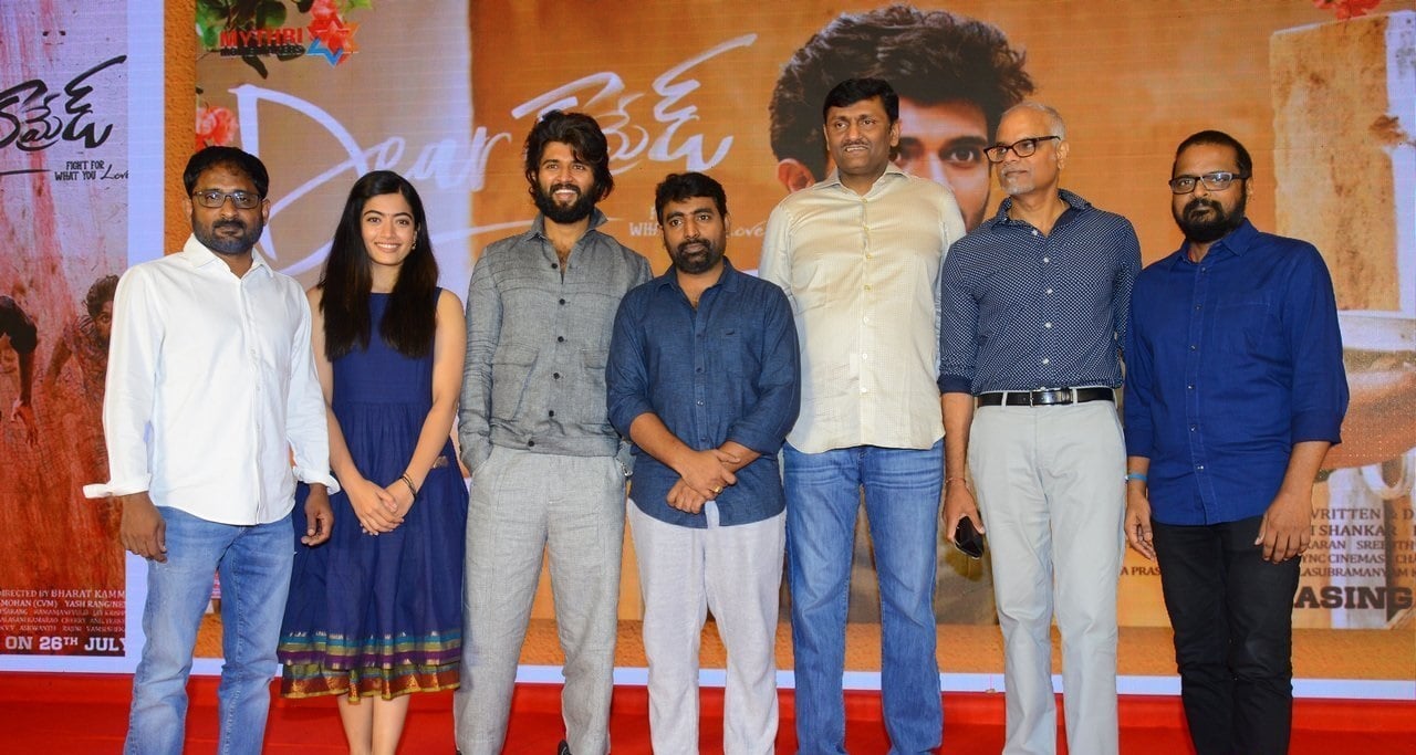 Dear Comrade Trailer Launch Set 1