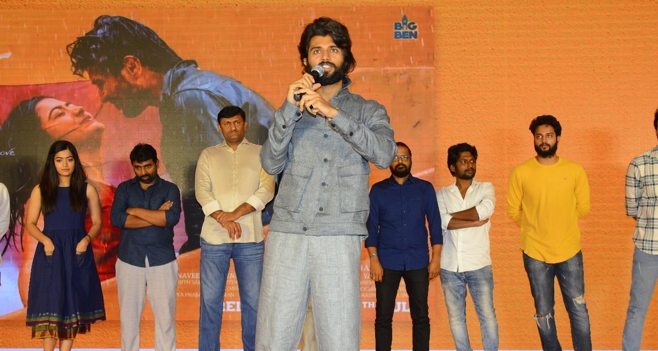 Dear Comrade Trailer Launch Set 2