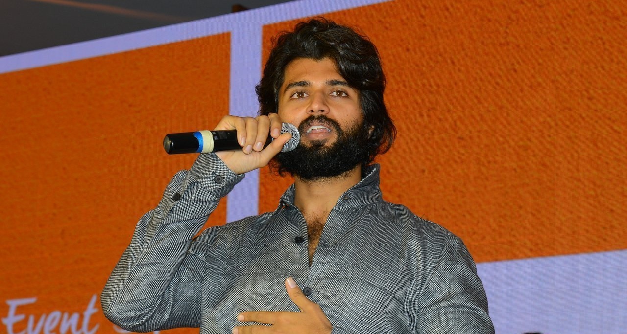 Dear Comrade Trailer Launch Set 2