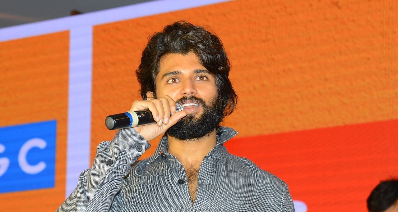 Dear Comrade Trailer Launch Set 2