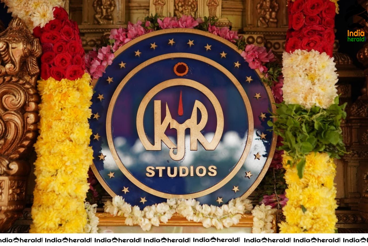 Dikkiloona Movie Pooja Stills