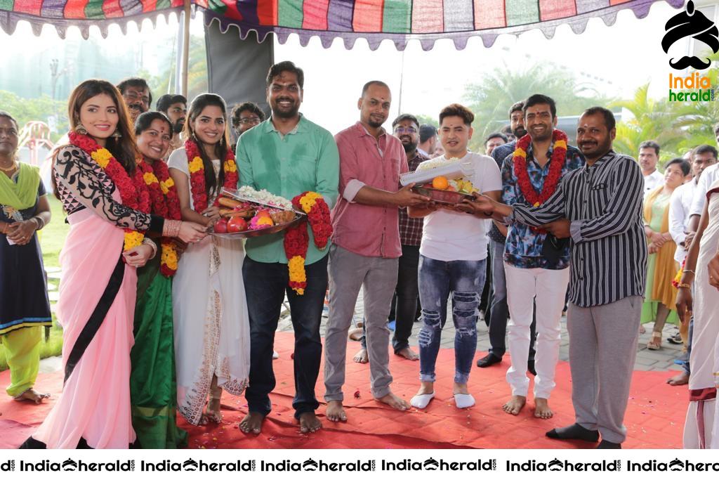 Dikkiloona Movie Pooja Stills