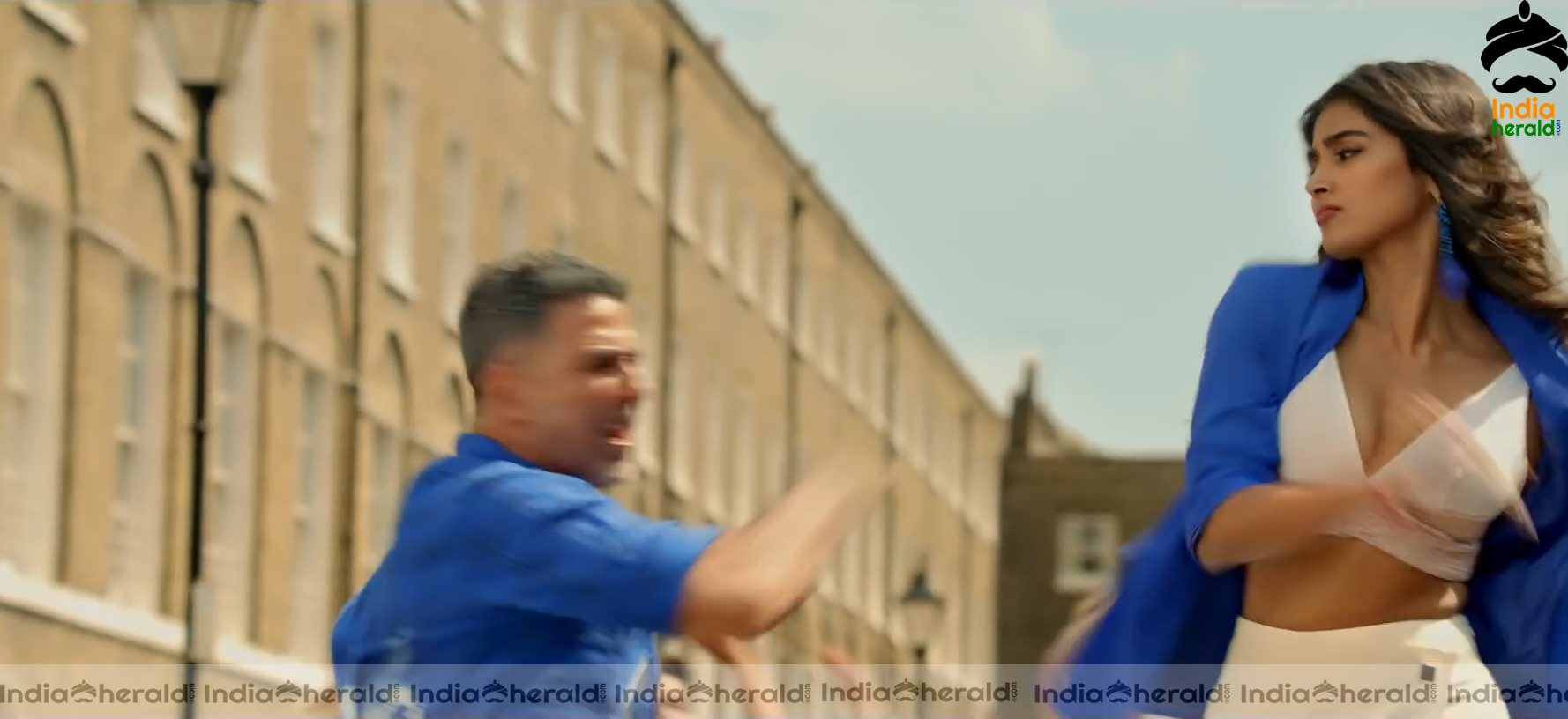 Ek Chumma Song Hot HD Stills Set 4