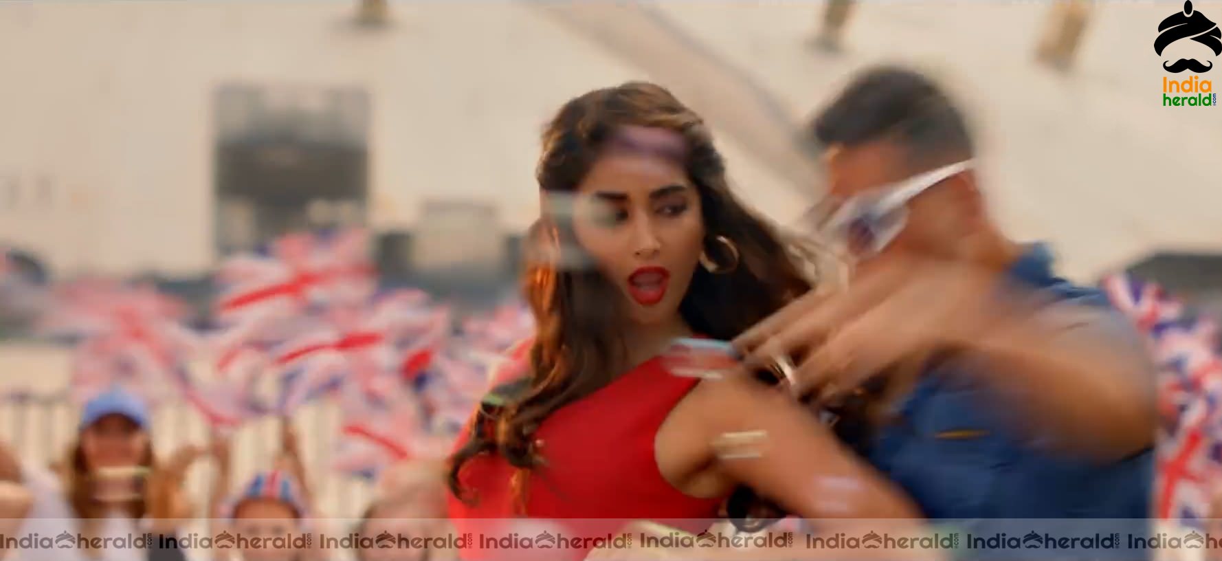 Ek Chumma Song Hot HD Stills Set 4