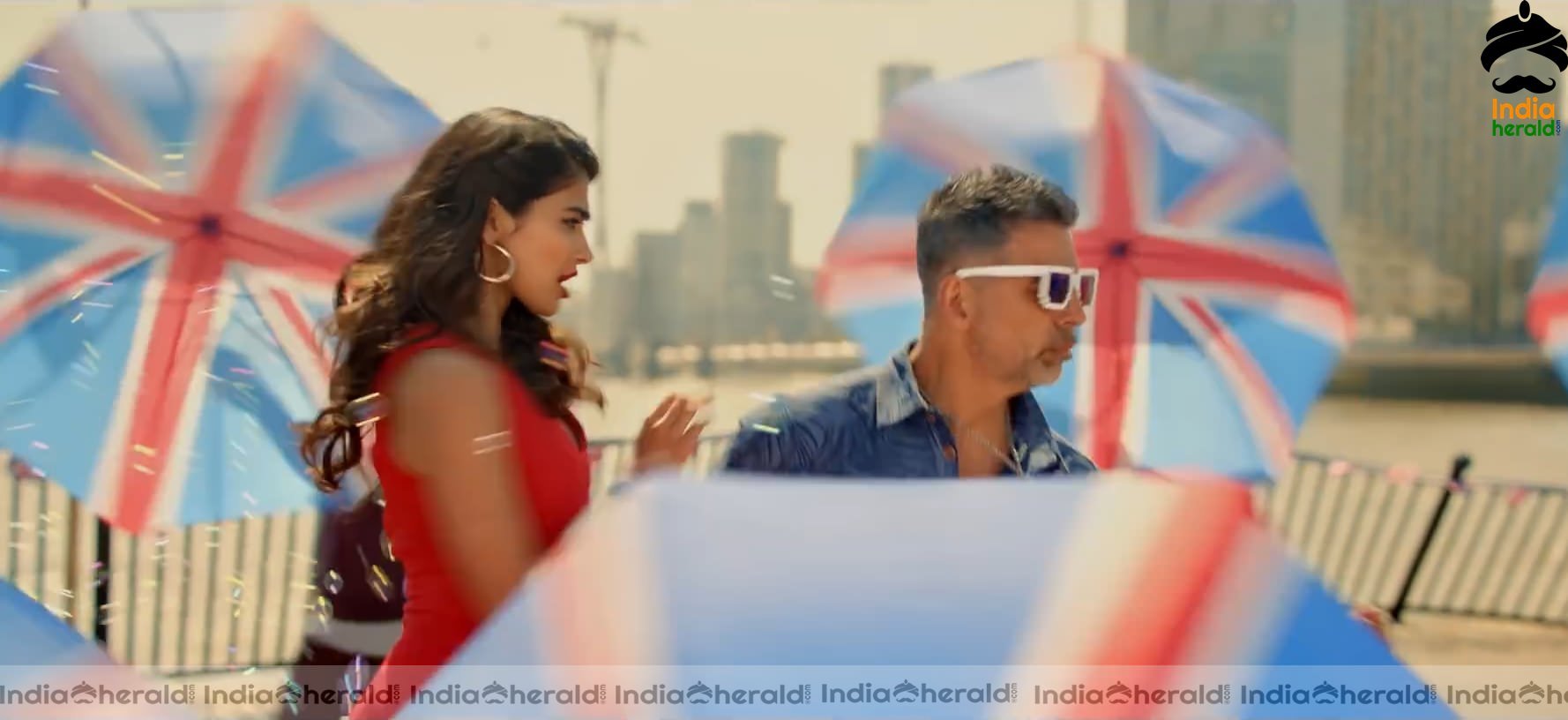 Ek Chumma Song Hot HD Stills Set 4