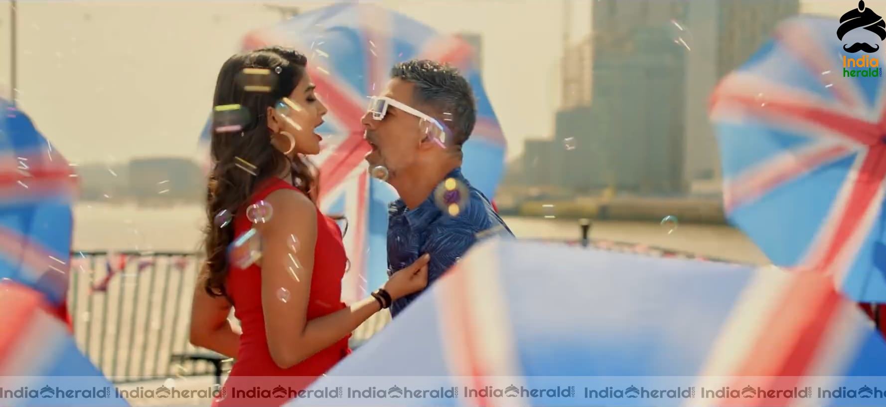 Ek Chumma Song Hot HD Stills Set 4