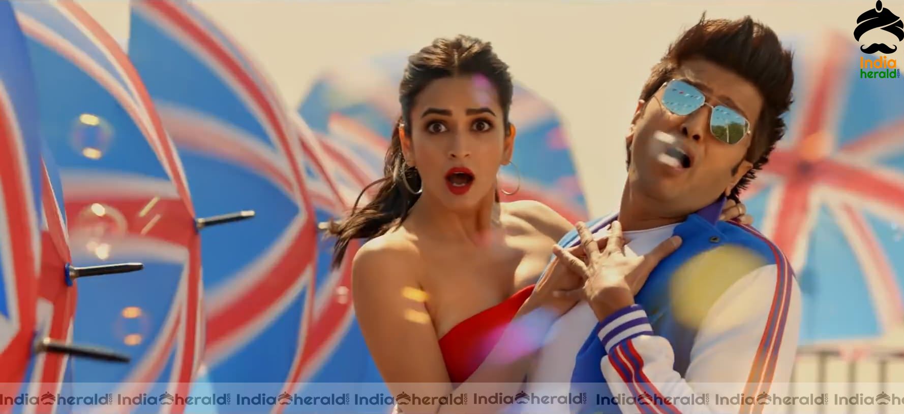 Ek Chumma Song Hot HD Stills Set 4