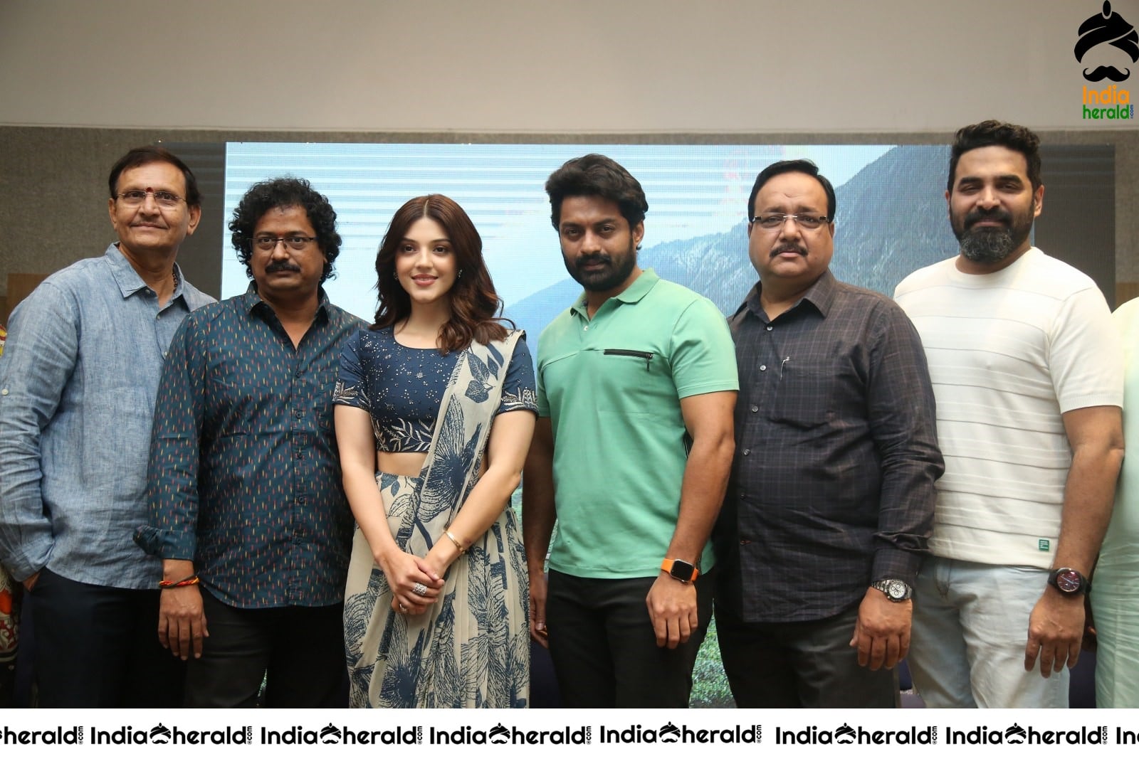 Entha Manchivaadavuraa Movie Press Meet Set 1