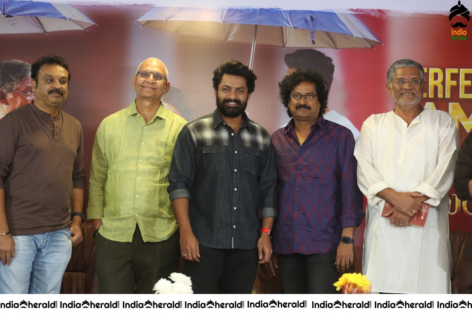 Entha Manchivaadavuraa Movie Thanks Meet Set 2