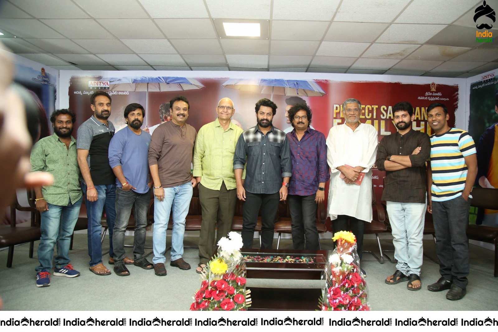 Entha Manchivaadavuraa Movie Thanks Meet Set 2