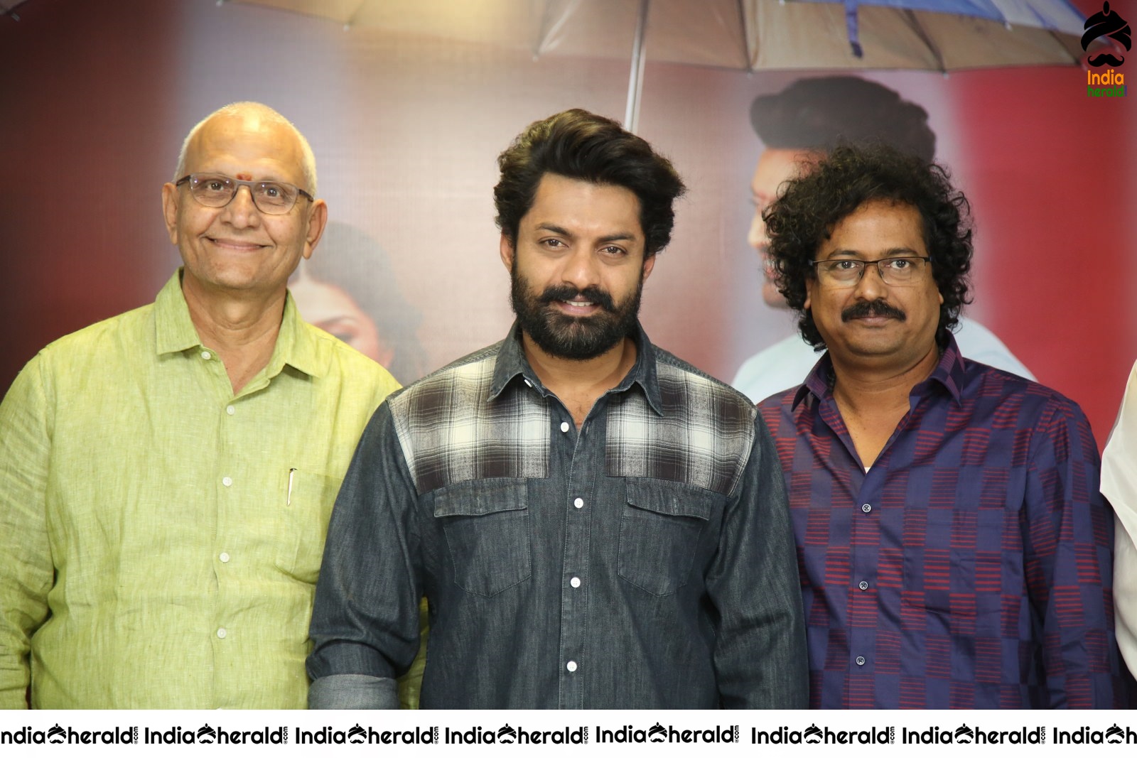 Entha Manchivaadavuraa Movie Thanks Meet Set 2