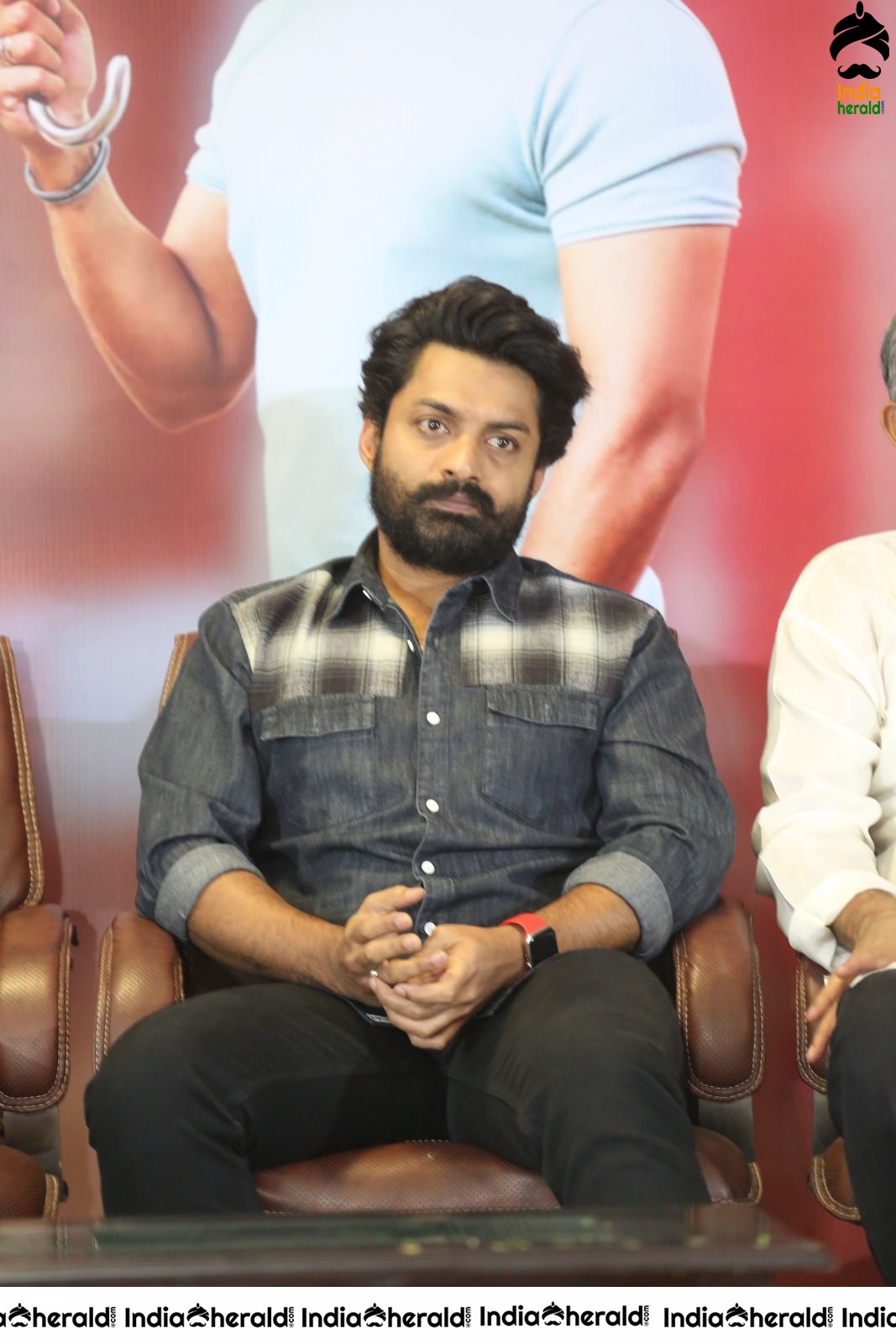 Entha Manchivaadavuraa Movie Thanks Meet Set 3