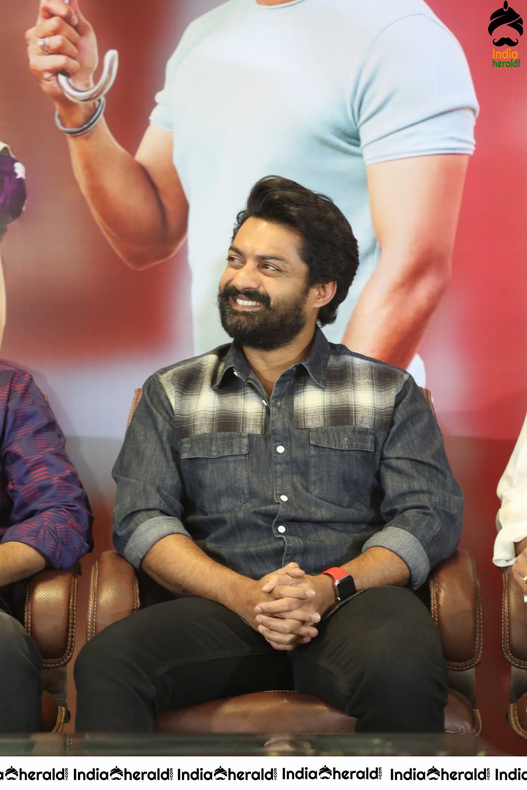 Entha Manchivaadavuraa Movie Thanks Meet Set 3