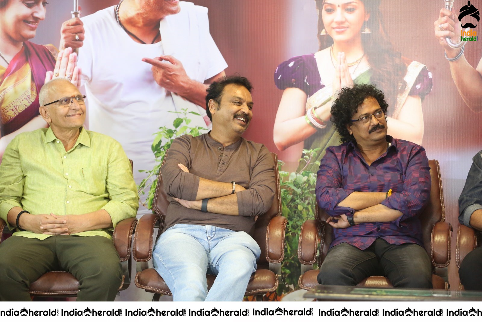Entha Manchivaadavuraa Movie Thanks Meet Set 4