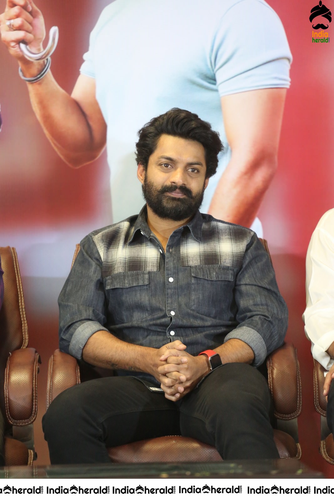 Entha Manchivaadavuraa Movie Thanks Meet Set 4