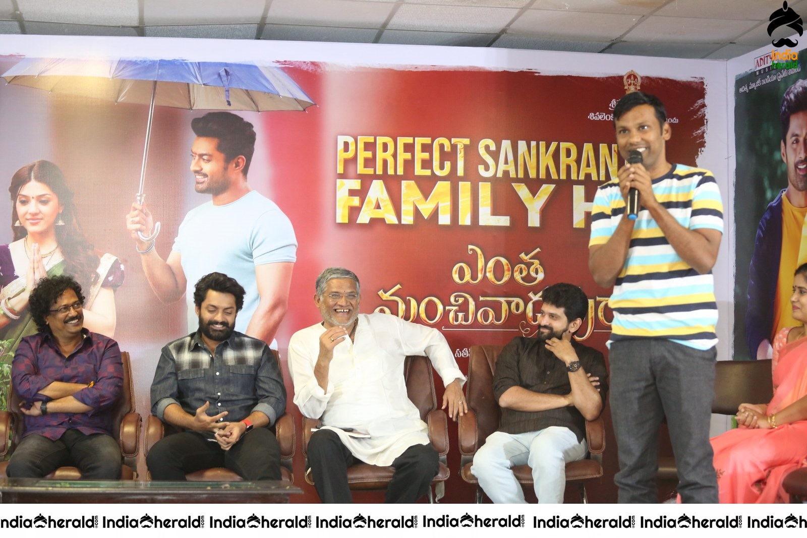 Entha Manchivaadavuraa Movie Thanks Meet Set 4