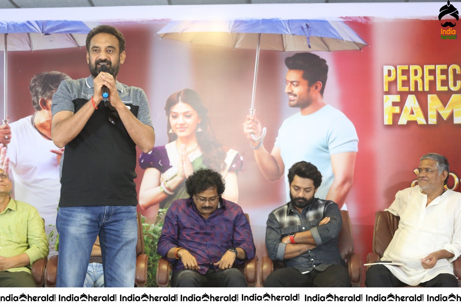 Entha Manchivaadavuraa Movie Thanks Meet Set 5