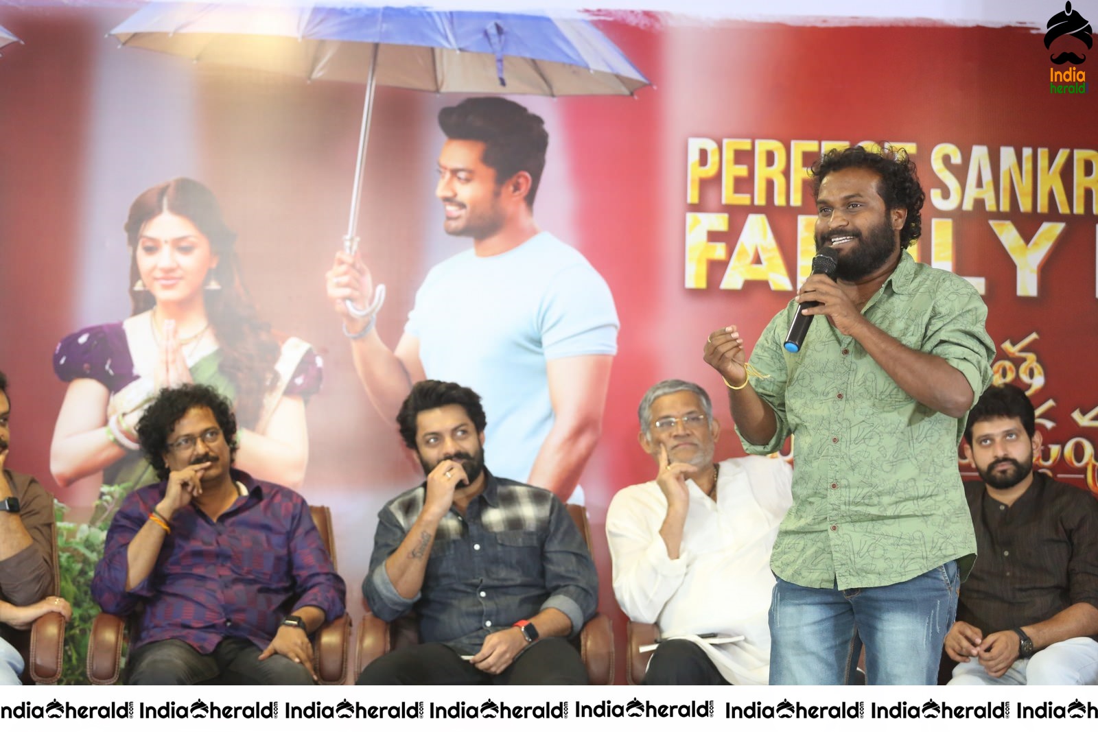 Entha Manchivaadavuraa Movie Thanks Meet Set 5