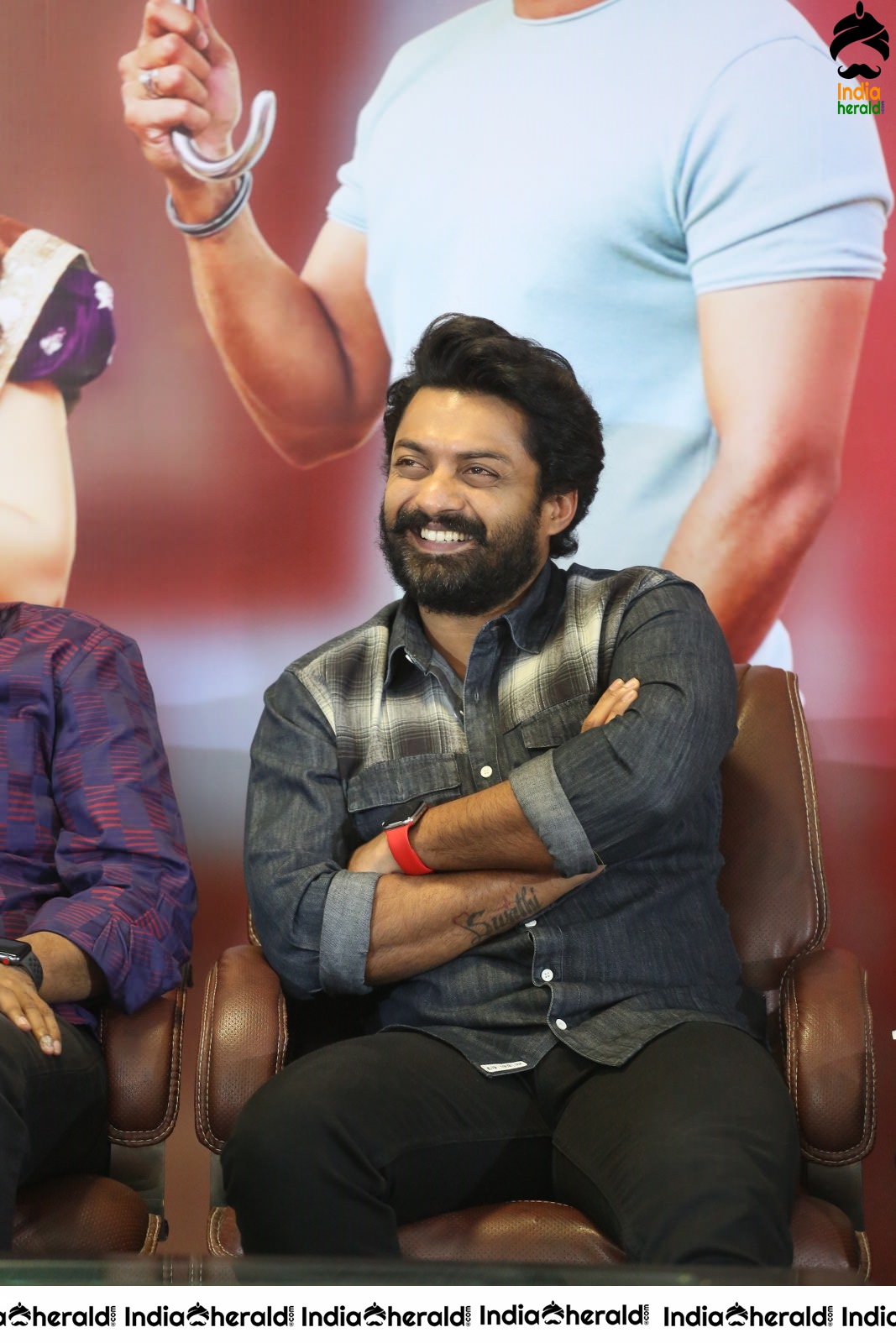 Entha Manchivaadavuraa Movie Thanks Meet Set 5