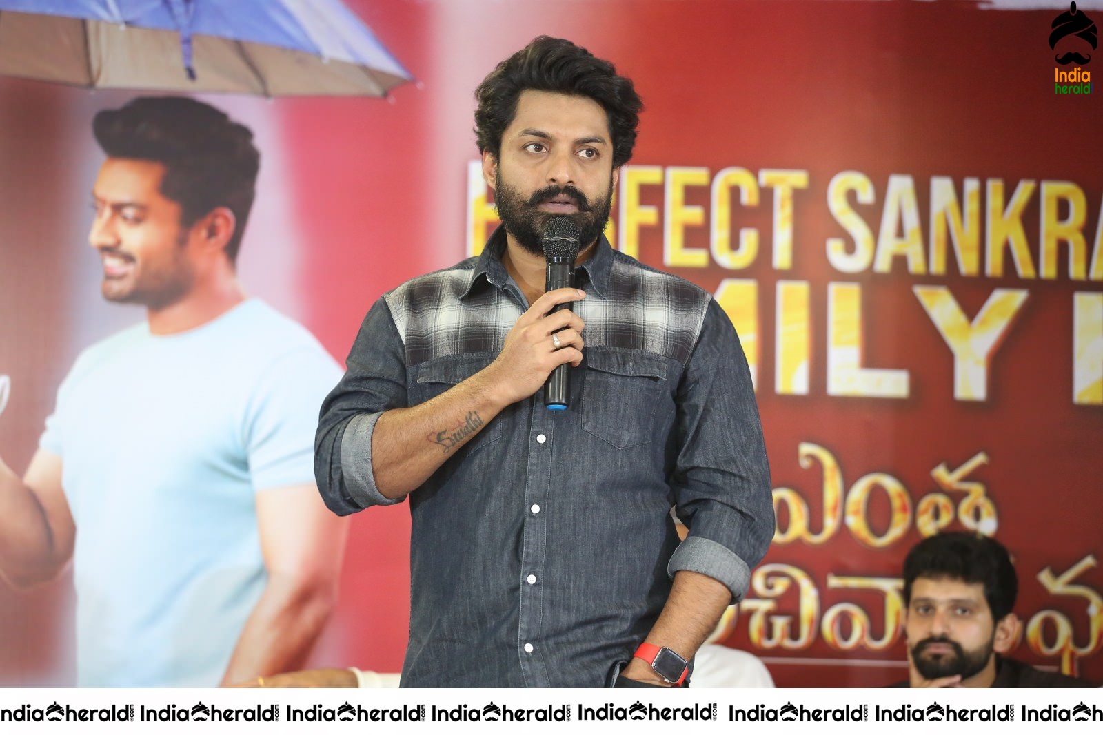 Entha Manchivaadavuraa Movie Thanks Meet Set 6